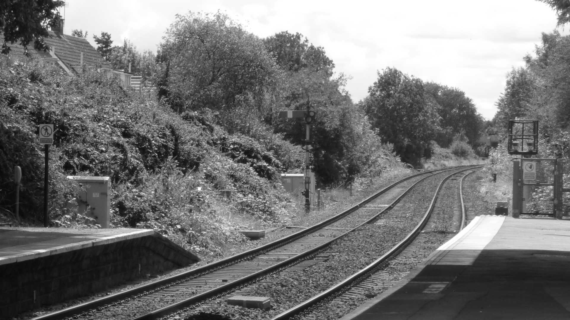 "Droitwich Spa Station - Ombersley Way bridge" by Elliott Brown, used under CC BY 2.0 / Cropped, desaturated and resampled from original